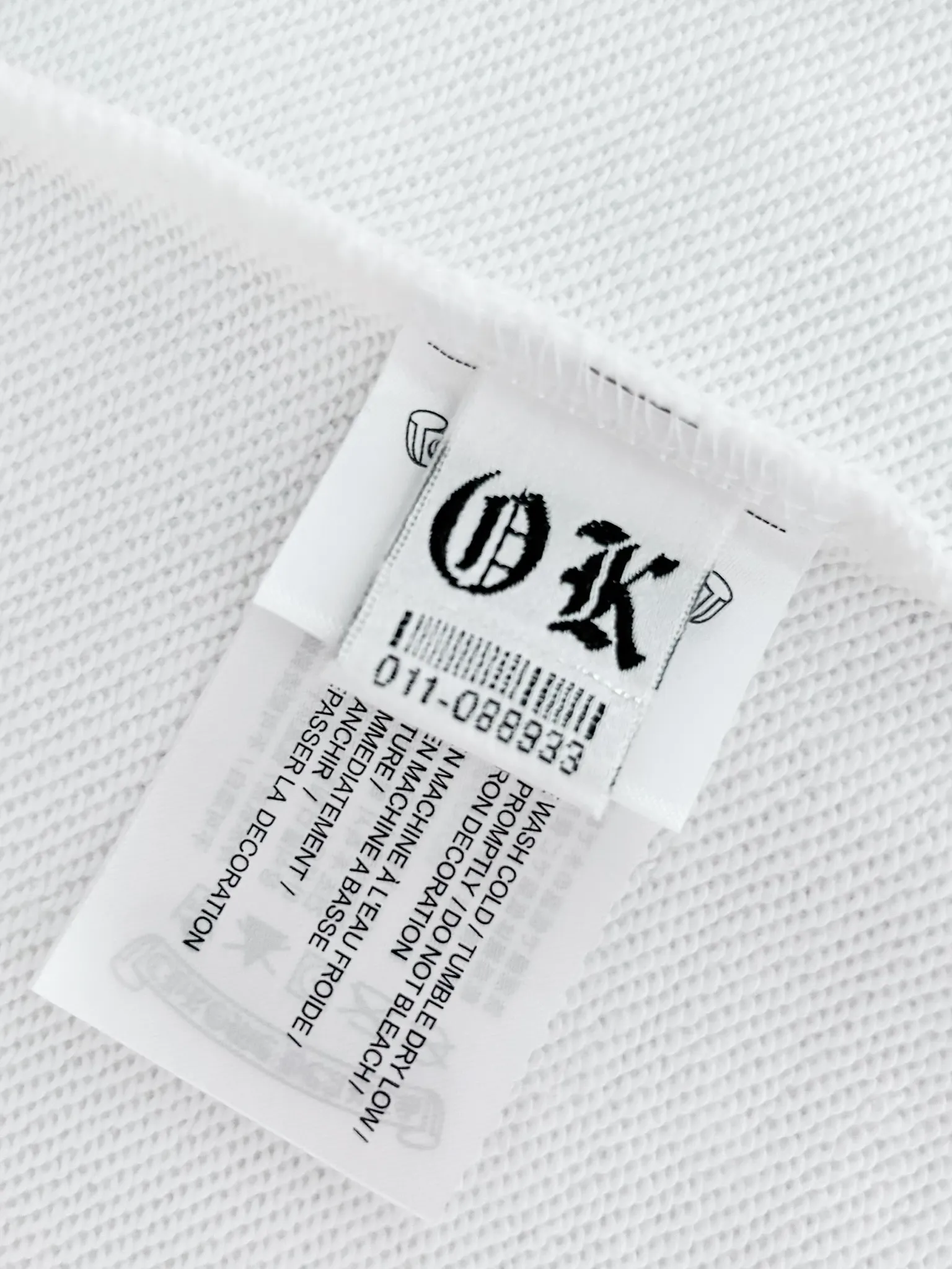 P250 [High Quality] Chrome Hearts Embroidered Horseshoe Rivets🪡+Watermark Letters‼ ️Round neck sweatshirt *Customized 420g terry cotton fabric, soft, skin-friendly and comfortable *Embroidery process: front horseshoe print + rivet embroidery *A very simple and elegant classic continuation. It is unparalleled in terms of upper body comfort, interpreting your luxury and taste, and creating your fashion style and charm. Three complete standards. Same style for men and women. 𝐂𝐎𝐋𝐎𝐔𝐑: Black/White 𝐒𝐈𝐙𝐄: S-XL